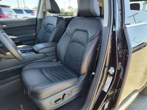 Used 2025 Nissan Pathfinder Platinum w/ Cargo Package image 20