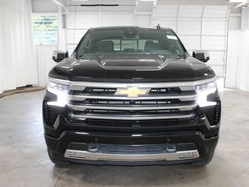 Used 2025 Chevrolet Silverado 1500 High Country AWD/4WD image 3