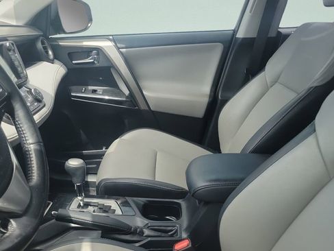 Used 2018 Toyota RAV4 Limited FWD image 3