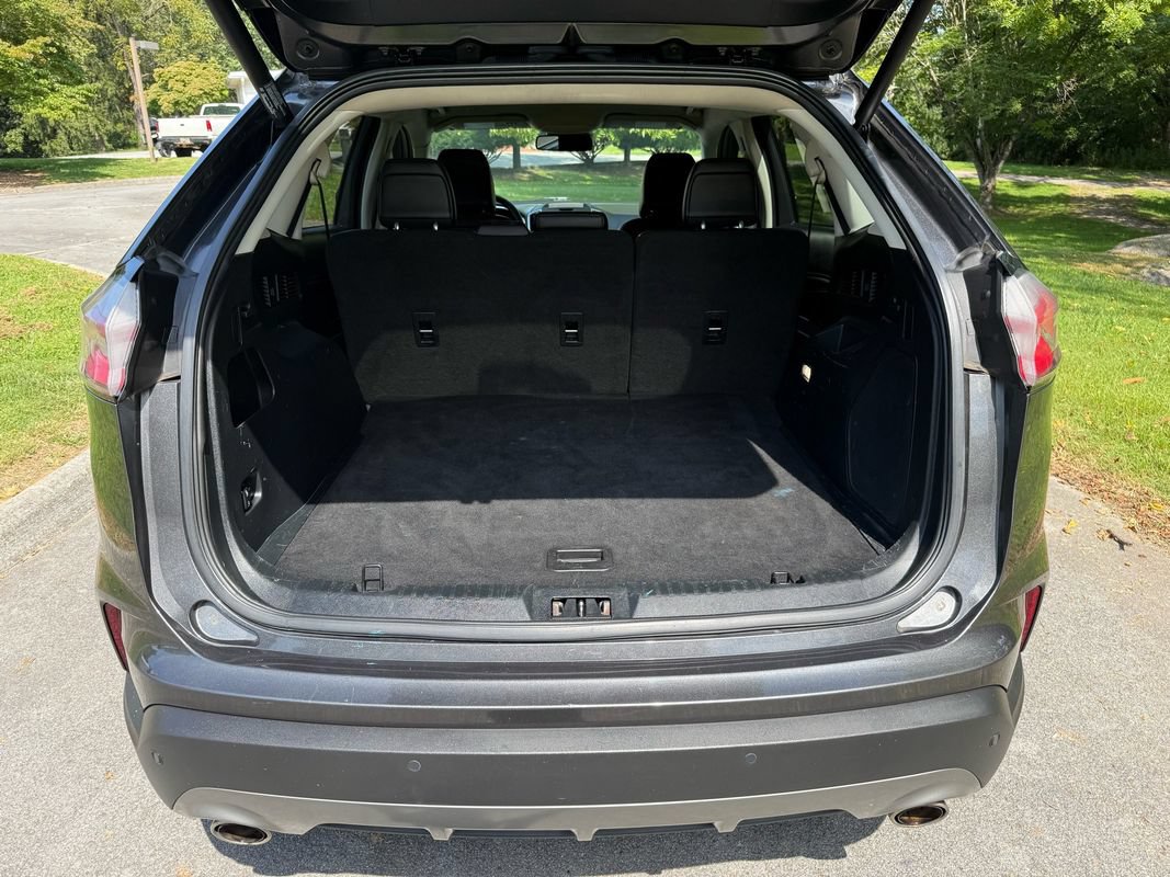Used 2020 Ford Edge Titanium FWD image 34