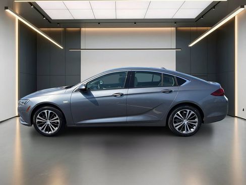 Used 2020 Buick Regal Essence FWD image 2