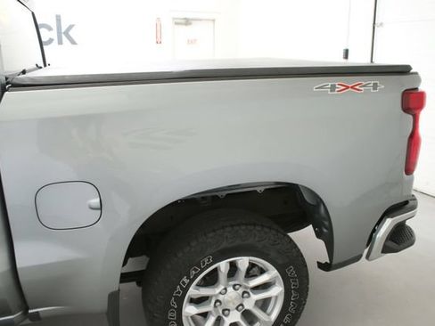Used 2023 Chevrolet Silverado 1500 LT AWD/4WD image 6