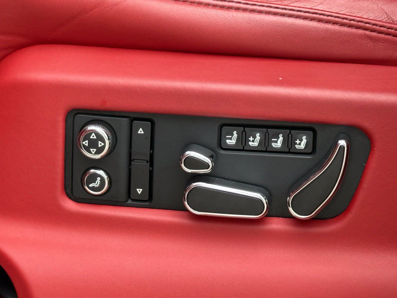 Used 2021 Bentley Bentayga AWD/4WD image 33