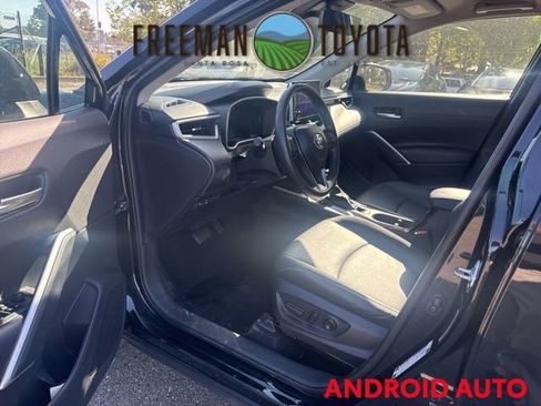 Used 2025 Toyota Corolla Cross XLE FWD image 7