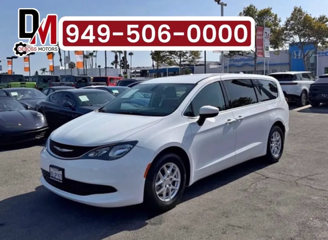 Used 2017 Chrysler Pacifica Touring FWD image 1