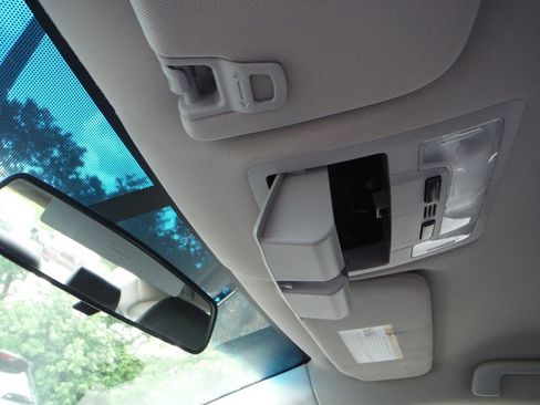 Used 2014 Toyota Avalon XLE FWD image 22