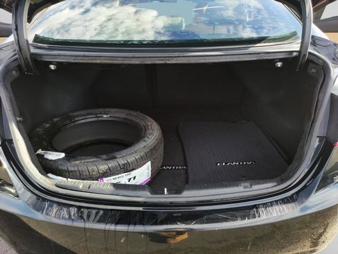 Used 2013 Hyundai Elantra GLS w/ Preferred Pkg image 30