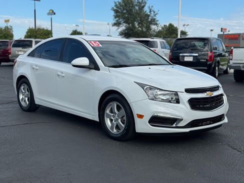 Used 2015 Chevrolet Cruze LT image 3