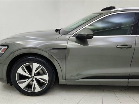 Used 2024 Audi Q8 e-tron Premium image 9