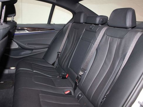 Certified 2022 BMW 530i w/ Premium Package image 15