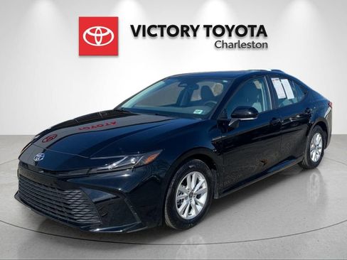 Used 2025 Toyota Camry LE w/ Convenience Package image 1