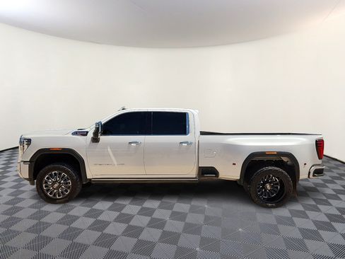 Used 2024 GMC Sierra 3500 Denali w/ Denali Reserve Package AWD/4WD image 2