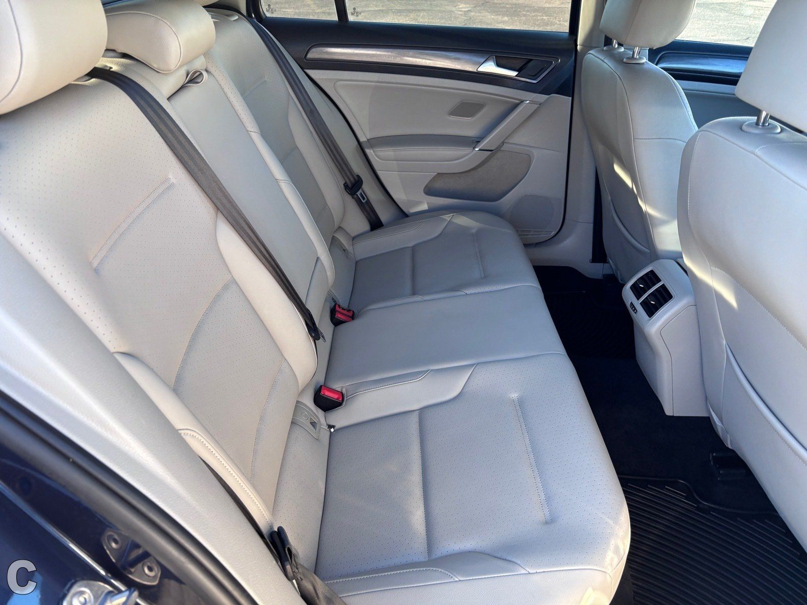 Used 2018 Volkswagen Golf SE FWD image 13