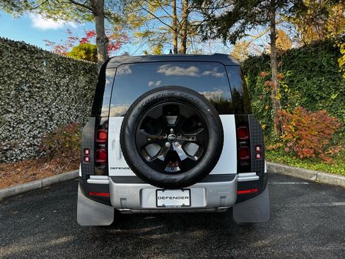 New 2025 Land Rover Defender 110 S image 6