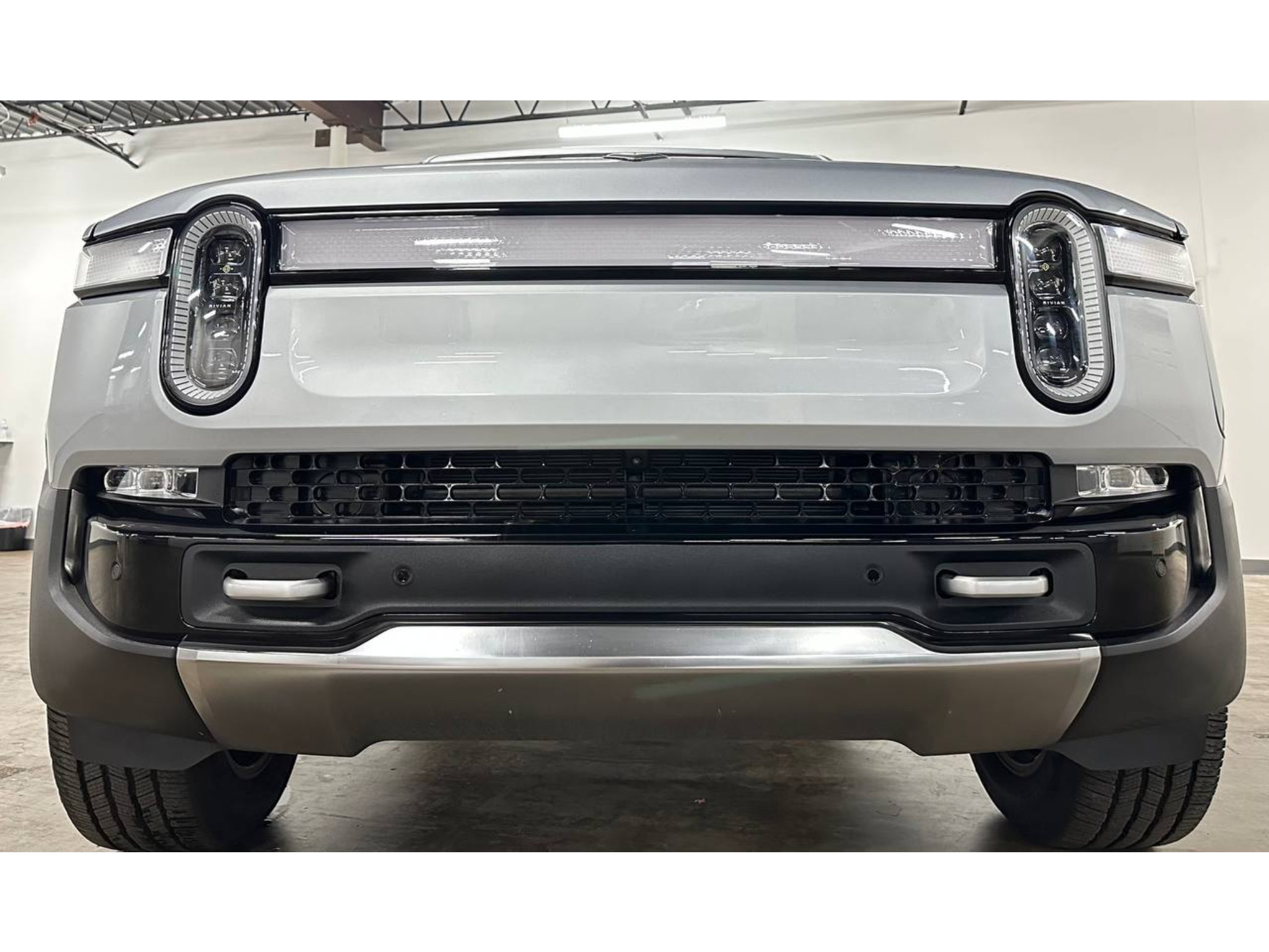 Used 2023 Rivian R1T Adventure Dual AWD/4WD image 3