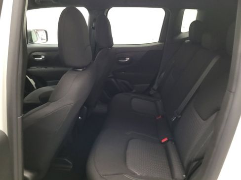 Used 2021 Jeep Renegade Latitude FWD image 18