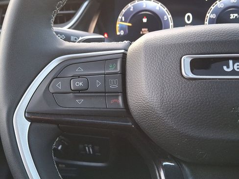 Certified 2023 Jeep Grand Cherokee Altitude image 21