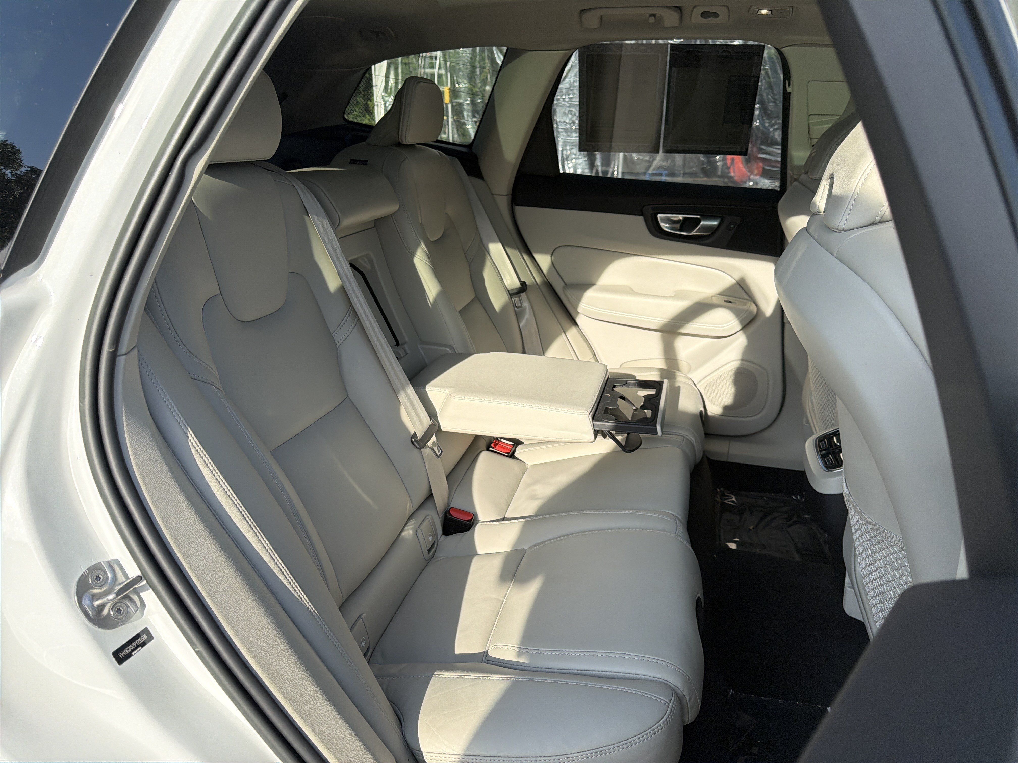 Used 2023 Volvo XC60 B6 Ultimate w/ Protection Package Premier AWD/4WD image 33