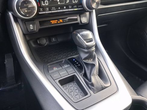 Used 2020 Toyota RAV4 XLE Premium FWD image 25