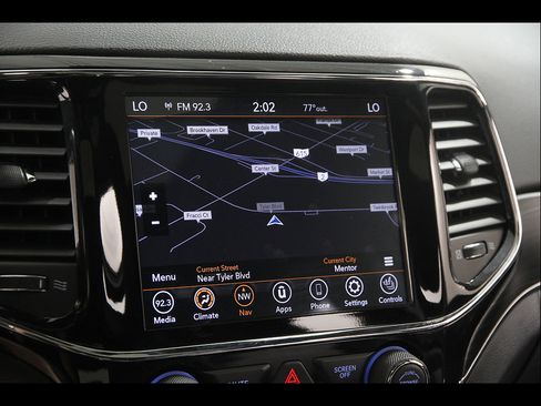 Used 2021 Jeep Grand Cherokee Limited AWD/4WD image 11