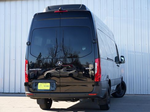 Used 2024 Mercedes-Benz Sprinter 2500 image 5