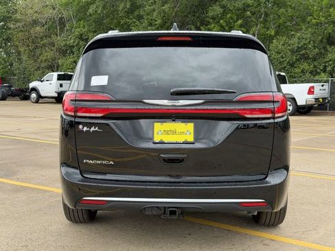 New 2026 Chrysler Pacifica Pinnacle image 6