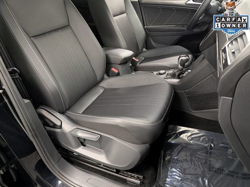 Used 2023 Volkswagen Tiguan SE AWD/4WD image 33
