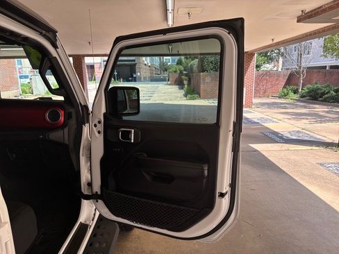 Used 2018 Jeep Wrangler Unlimited Rubicon AWD/4WD image 17