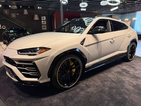Used 2019 Lamborghini Urus AWD/4WD image 1