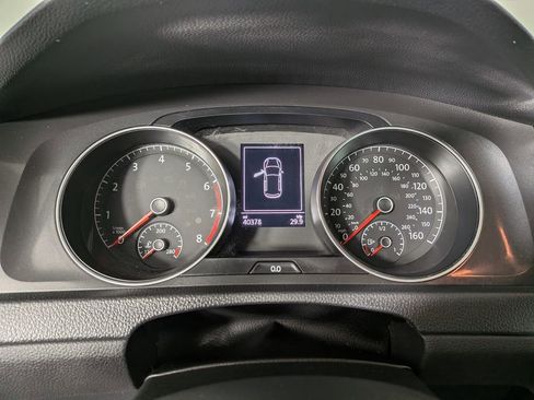 Used 2019 Volkswagen Golf S image 24