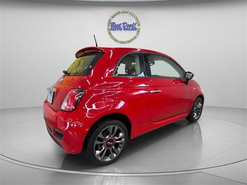Used 2017 FIAT 500 Pop w/ Sport Appearance Package FWD image 5