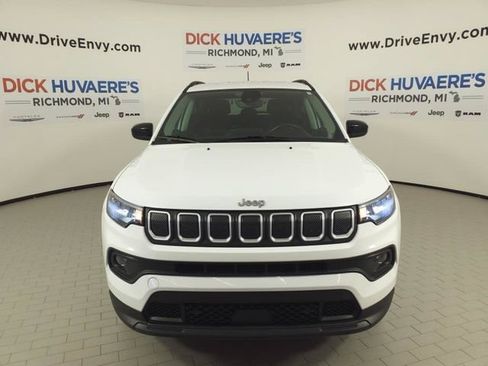 Used 2022 Jeep Compass Latitude AWD/4WD image 2