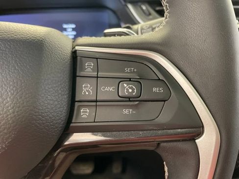 Used 2023 Jeep Grand Cherokee Altitude AWD/4WD image 20