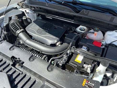 Used 2025 Chevrolet Blazer LT image 9