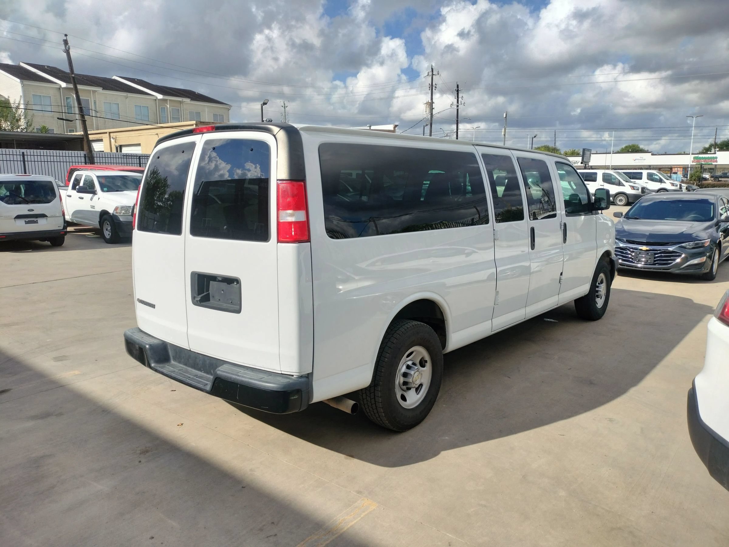 Used 2019 Chevrolet Express 2500 LS w/ Driver Convenience Package RWD image 10