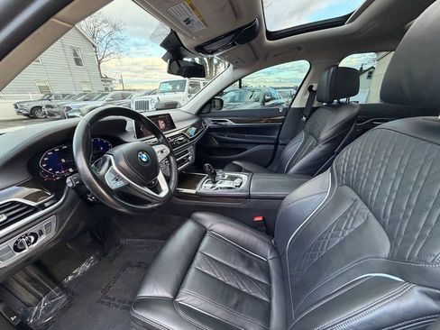 Used 2020 BMW 750i xDrive w/ Cold Weather Package image 9