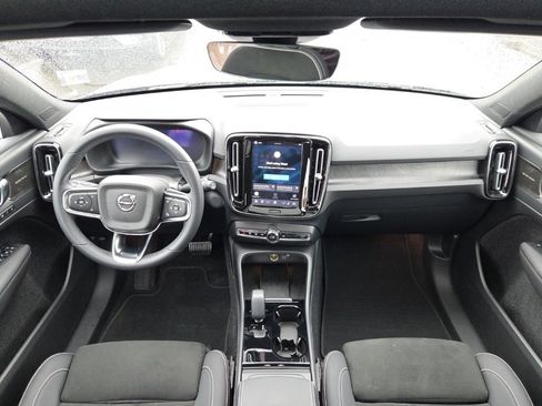 Certified 2023 Volvo XC40 Recharge Ultimate image 5