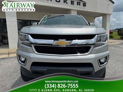 Used 2017 Chevrolet Colorado LT w/ LT Convenience Package RWD image 3
