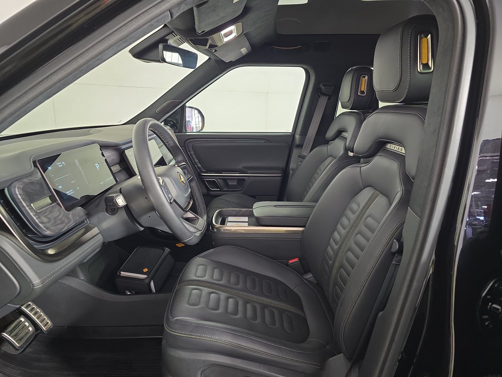 Used 2023 Rivian R1T Adventure Dual AWD/4WD image 20