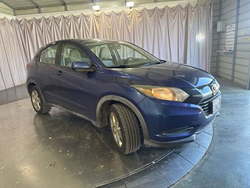 Used 2016 Honda HR-V LX image 2