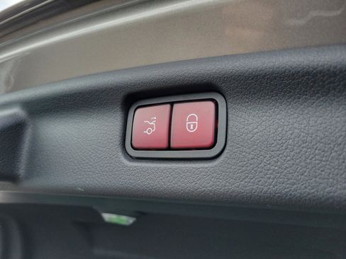 Certified 2023 Mercedes-Benz C 300 Sedan image 9