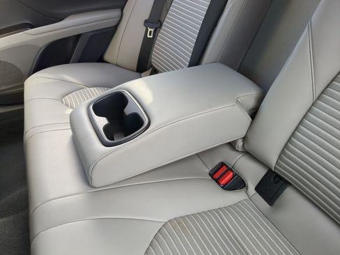 Used 2022 Toyota Camry SE image 16