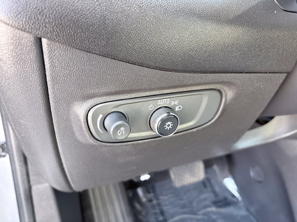 Used 2023 Chevrolet Equinox LS FWD image 23
