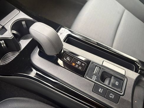 Used 2025 Toyota Prius LE FWD image 39