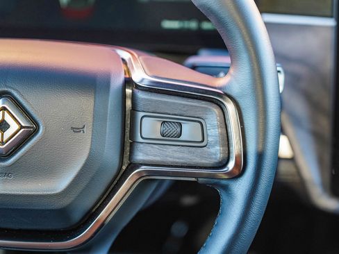 Used 2022 Rivian R1S Launch Edition image 21