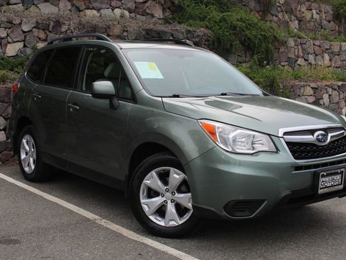 Used 2015 Subaru Forester 2.5i Premium w/ All-Weather Package AWD/4WD image 4