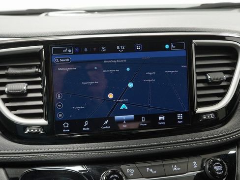 Certified 2024 Chrysler Pacifica Limited image 30