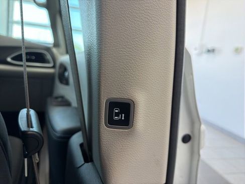 Used 2023 Chrysler Voyager LX FWD image 12
