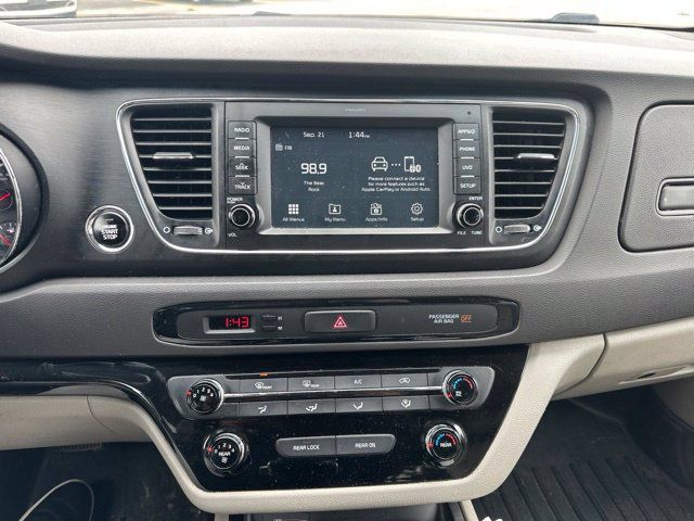 Used 2017 Kia Sedona LX w/ LX Essentials Premium Package FWD image 12