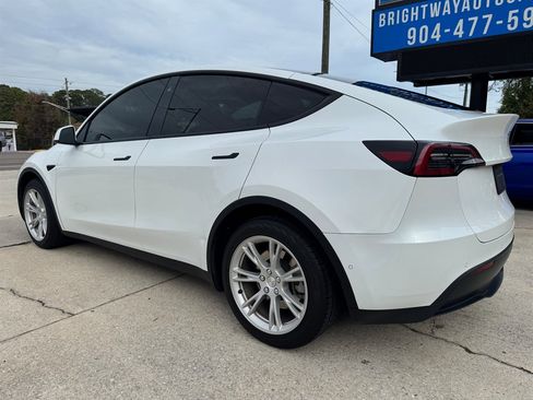Used 2021 Tesla Model Y Long Range image 3